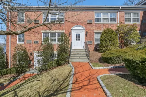 224 Park St #2, New Canaan, CT 06840