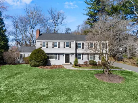 86 Stoneleigh Sq, Fairfield, CT 06825