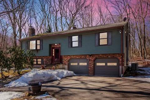 25 Renee Ct, Cheshire, CT 06410