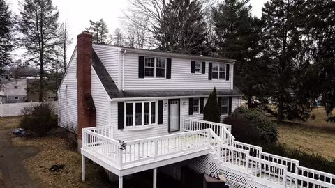 84 School Ground Rd, Branford, CT 06405