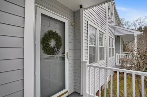 5 Greenview Ln #5, Milford, CT 06461