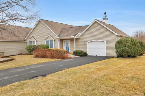 7 Hamlet Manor Ln #7, Durham, CT 06422