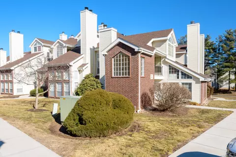 32 Carriage Crossing Ln #32, Middletown, CT 06457