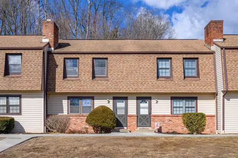 24 Homestead Ln #24, Brookfield, CT 06804
