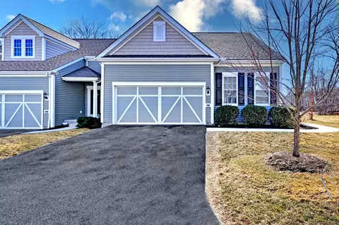 696 Championship Dr #696, Oxford, CT 06478