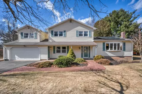14 Juniper Dr, North Haven, CT 06473