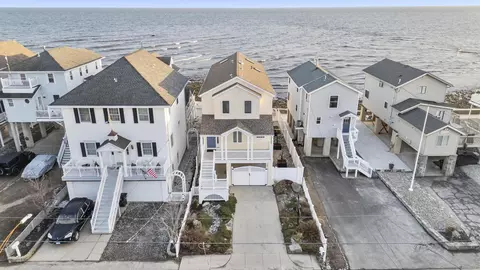 21 Point Beach Dr, Milford, CT 06460