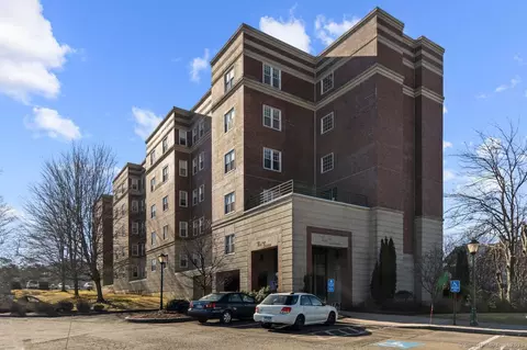 49 Rose St #104, Branford, CT 06405