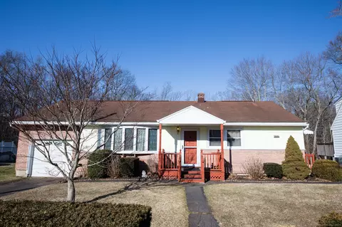 38 Sunrise Cir, Wallingford, CT 06492