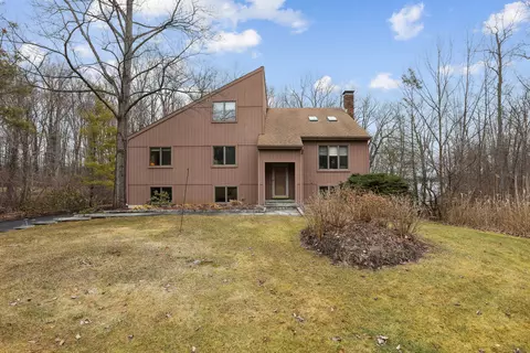 20 Lakecrest Dr, Danbury, CT 06811