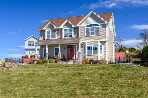 21 S Lake Shore Dr, Brookfield, CT 06804