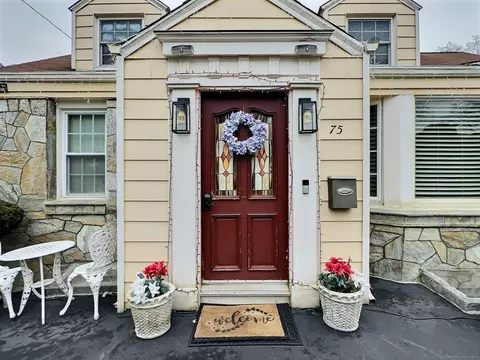75 Courtland Hill St, Stamford, CT 06906