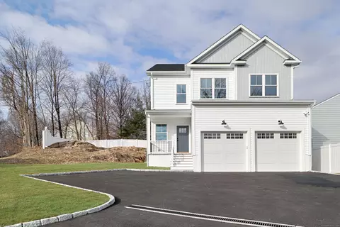 52 Deerfield St, Fairfield, CT 06825