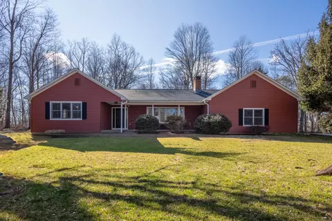 134 Sanford Rd E, Southbury, CT 06488