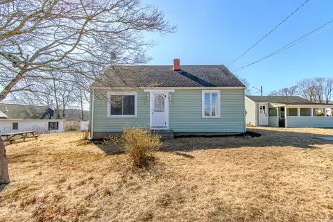 37 Richards Grove Rd, Quaker Hill, CT 06375