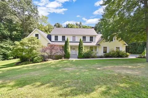 11 Lookout Lndg, Ellington, CT 06029