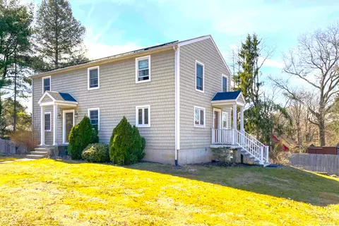 7 Edgewood Dr, Middletown, CT 06457