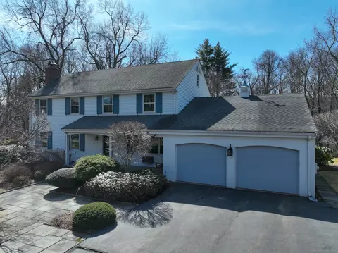 3 Manor Ln, West Hartford, CT 06107