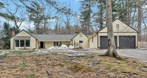 10 Pine Hill Rd, Avon, CT 06001
