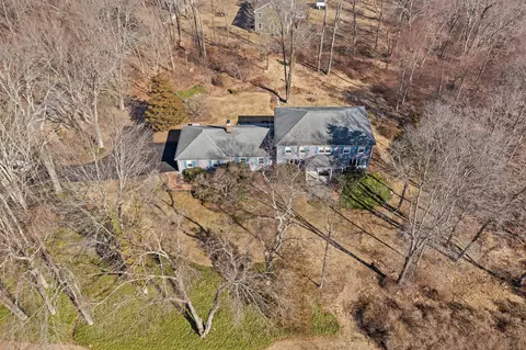 1 Monitor Hill Rd, Newtown, CT 06470