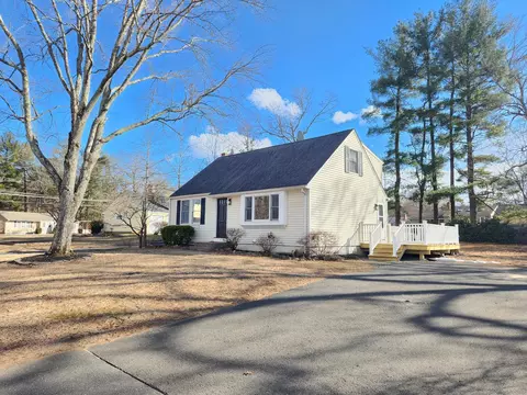 3 Pierce St, Enfield, CT 06082