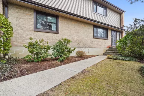 2539 Bedford St #33B, Stamford, CT 06905