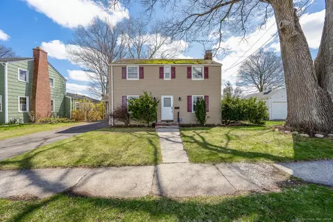 675 Goldenrod Ave, Bridgeport, CT 06606