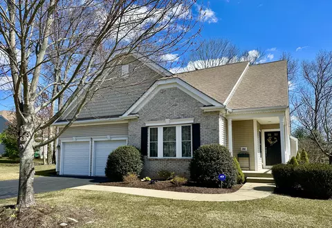 304 Fairway Dr #304, Oxford, CT 06478