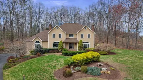 4 Old Purdy Station Rd, Newtown, CT 06470