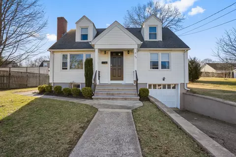 55 Travis Dr, Bridgeport, CT 06606