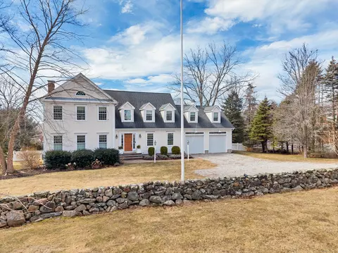 589 Groton Long Point Rd, Groton, CT 06340