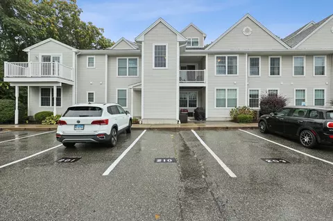 128 Meridian St #210, Groton, CT 06340