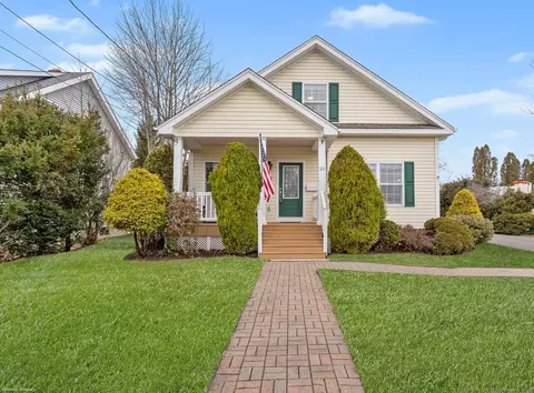 20 Hughes St, East Haven, CT 06512