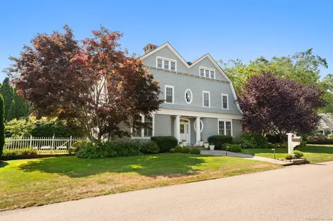 3 Sea Meadows Ln, Waterford, CT 06385