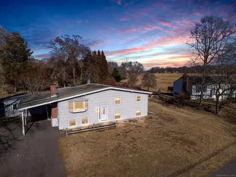 7 Windsor Oval, Old Saybrook, CT 06475
