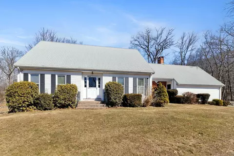 369 Thompson St, Glastonbury, CT 06073