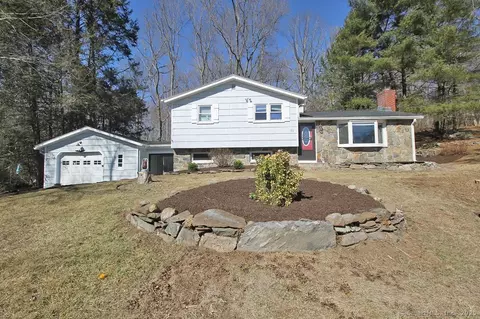 55 Wiltan Dr, Monroe, CT 06468