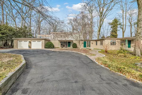 740 Oronoque Ln, Stratford, CT 06614