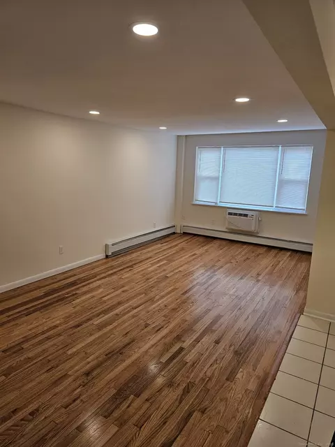 70 Farmington Ave #4T, New London, CT 06320