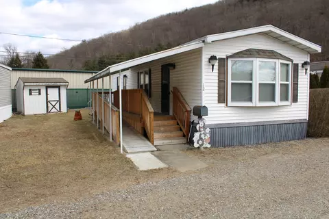 12 New St, Beacon Falls, CT 06403