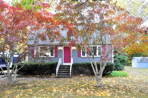 10 Meadow Ln, Old Lyme, CT 06371