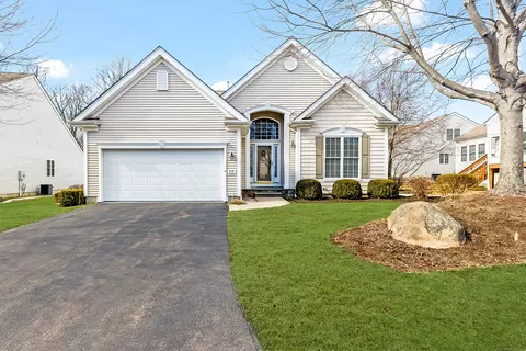 212 Chip Shot Ln #212, Oxford, CT 06478