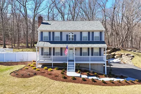 8 Meghan Ct, Shelton, CT 06484