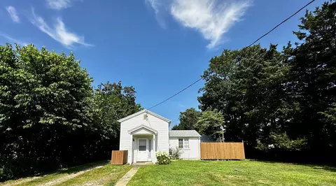 7 N 7r North Washington Ave, Niantic, CT 06357
