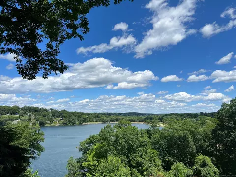 33 Cornell Rd, Danbury, CT 06811