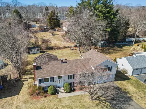 25 Woodside Dr, Branford, CT 06405
