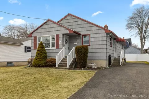 90 Hollywood Ave, Stratford, CT 06614