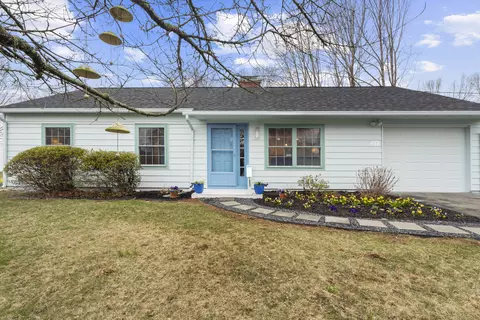 17 Horseshoe Rd, Guilford, CT 06437