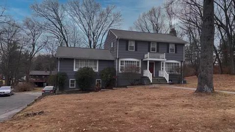 39 Horseshoe Dr, Trumbull, CT 06611