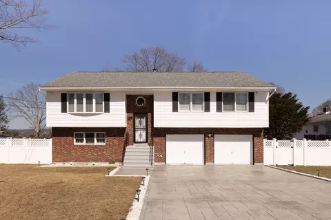 106 Sabal Dr, Waterbury, CT 06708